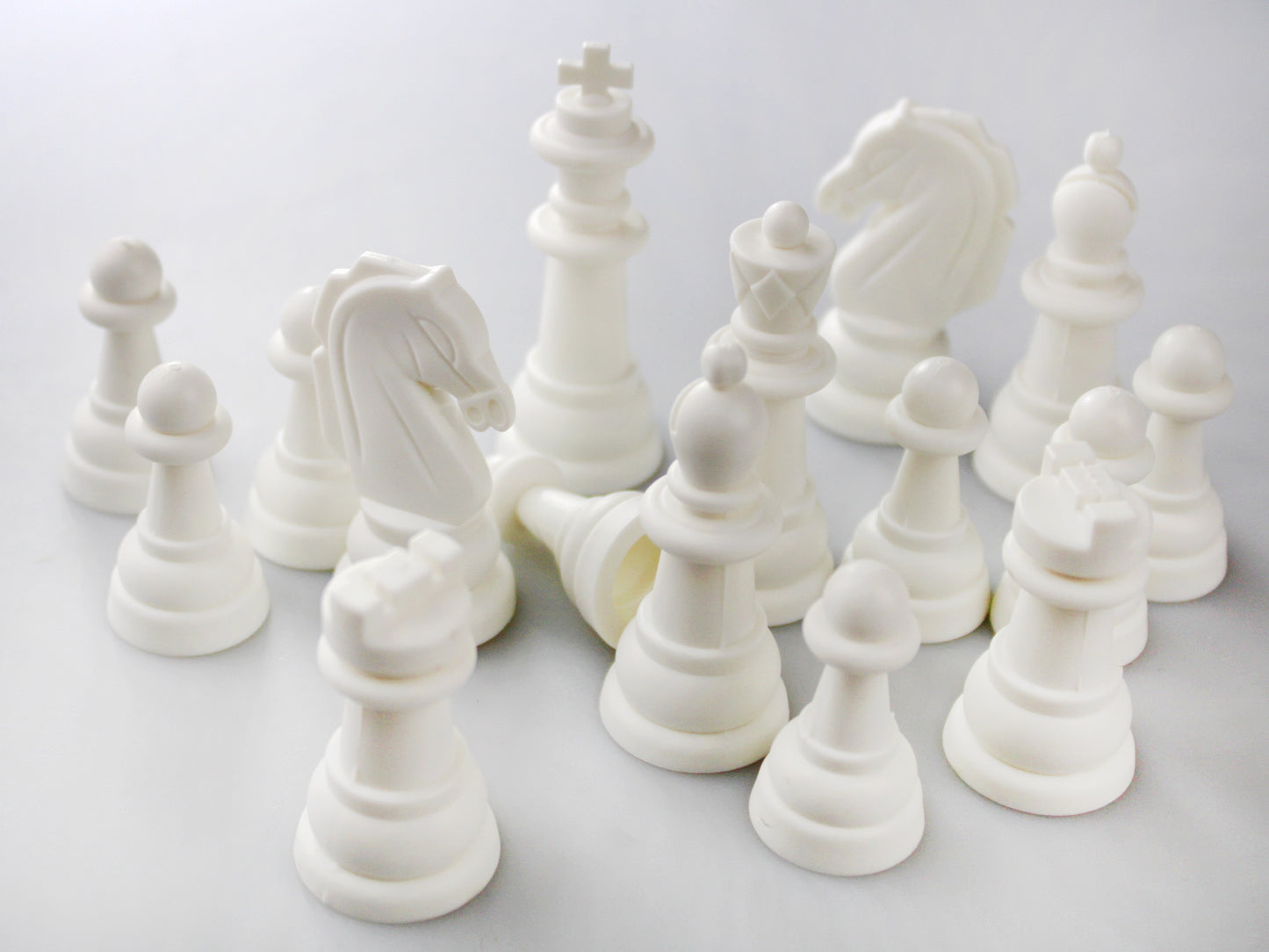 ИГРА НАСТОЛЬНАЯ "ШАХМАТЫ" ПЛАСТМАССОВЫЕ В ДЕРЕВЯННОЙ УПАКОВКЕ (ПОЛЕ 29СМ Х 29СМ) в кор.10шт