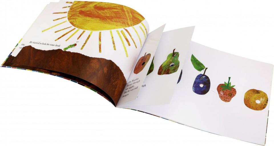 The very hungry caterpillar (Eric Carle) Очень голодная гусеница (Эрик Карл) /Книги на английском языке