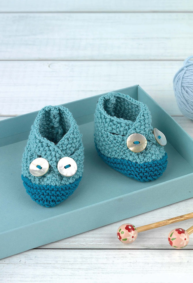 Очаровательный пинетки для малышей. Вяжем спицами