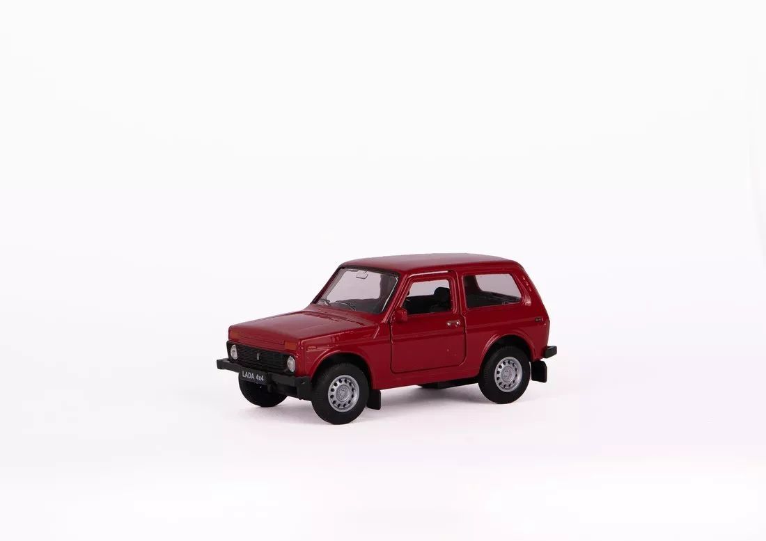 Welly. Машинка 1:38 "LADA Niva" пруж. мех., красный арт.арт.42386W-R
